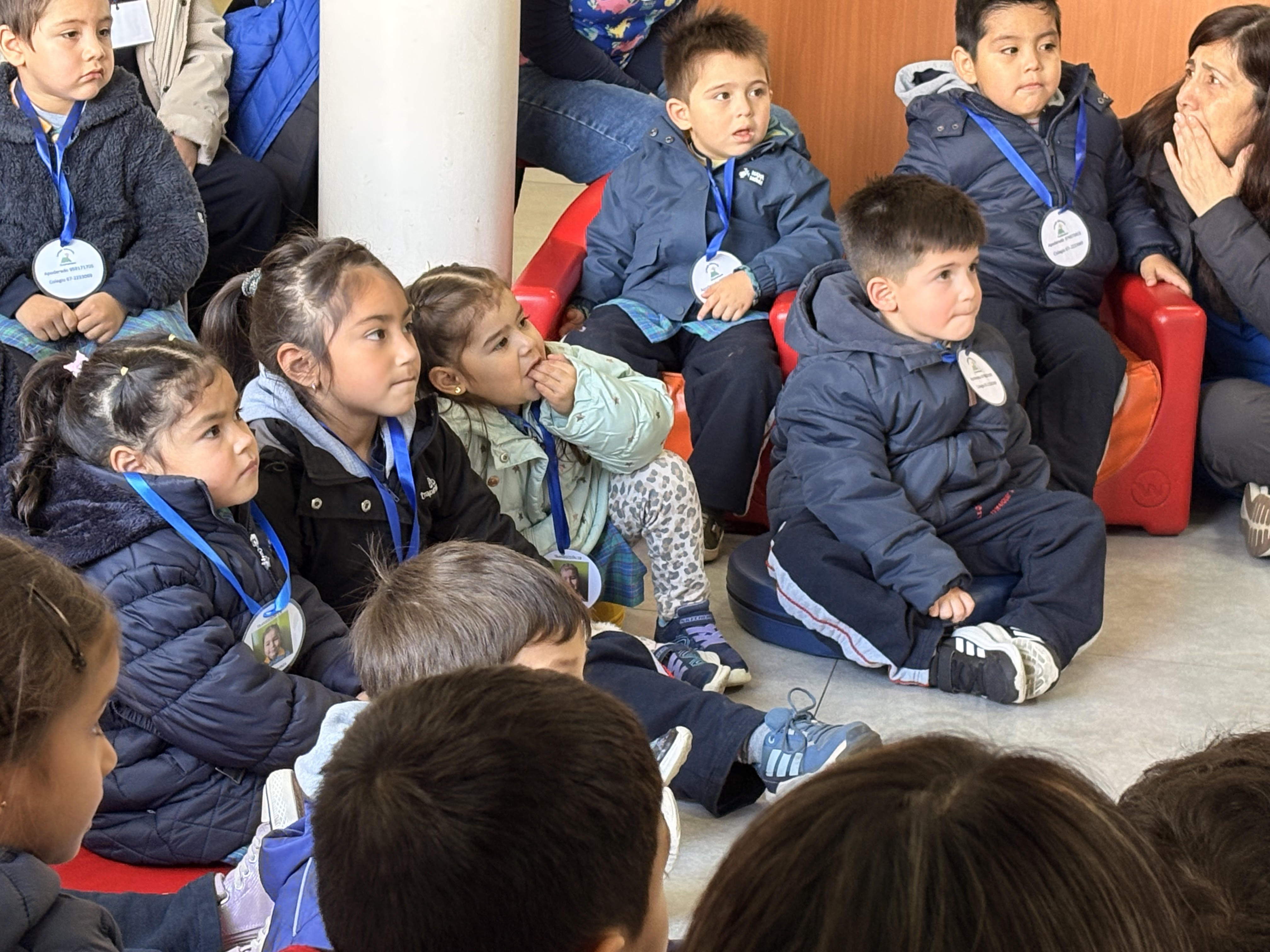 Más de 3500 títulos tiene en sus estantes la Sala Infantil, algunos de los que serán disfrutados en "La Hora del Cuento"