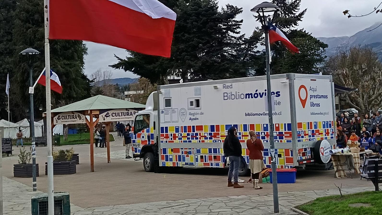 Una biblioteca itinerante por la Carretera Austral: Aysén inaugura nuevo bibliomóvil 4x4