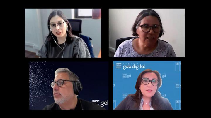 Personas en una charla en línes.