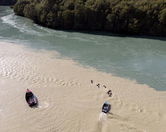 Vadeo por el Rio Baker