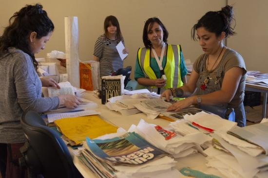Secado de material en curso de emergencia por agua (Pérez, T. 2018. Archivo CNCR).